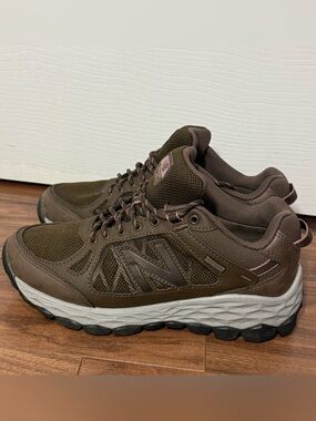 New Balance 1350 Womens Waterproof Fresh Foam Hiking Shoes Chocolate Brown Sze 6